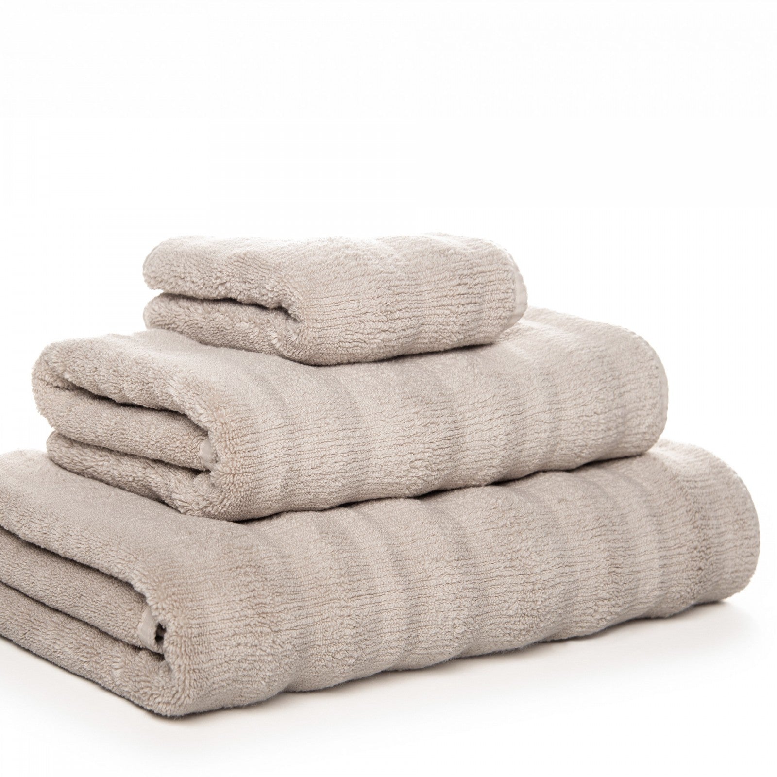 Alentejo towel made from soft cotton with 3D wavy texture, 680 GSM, pre-washed and pre-shrunk, with hanger, in neutral tones