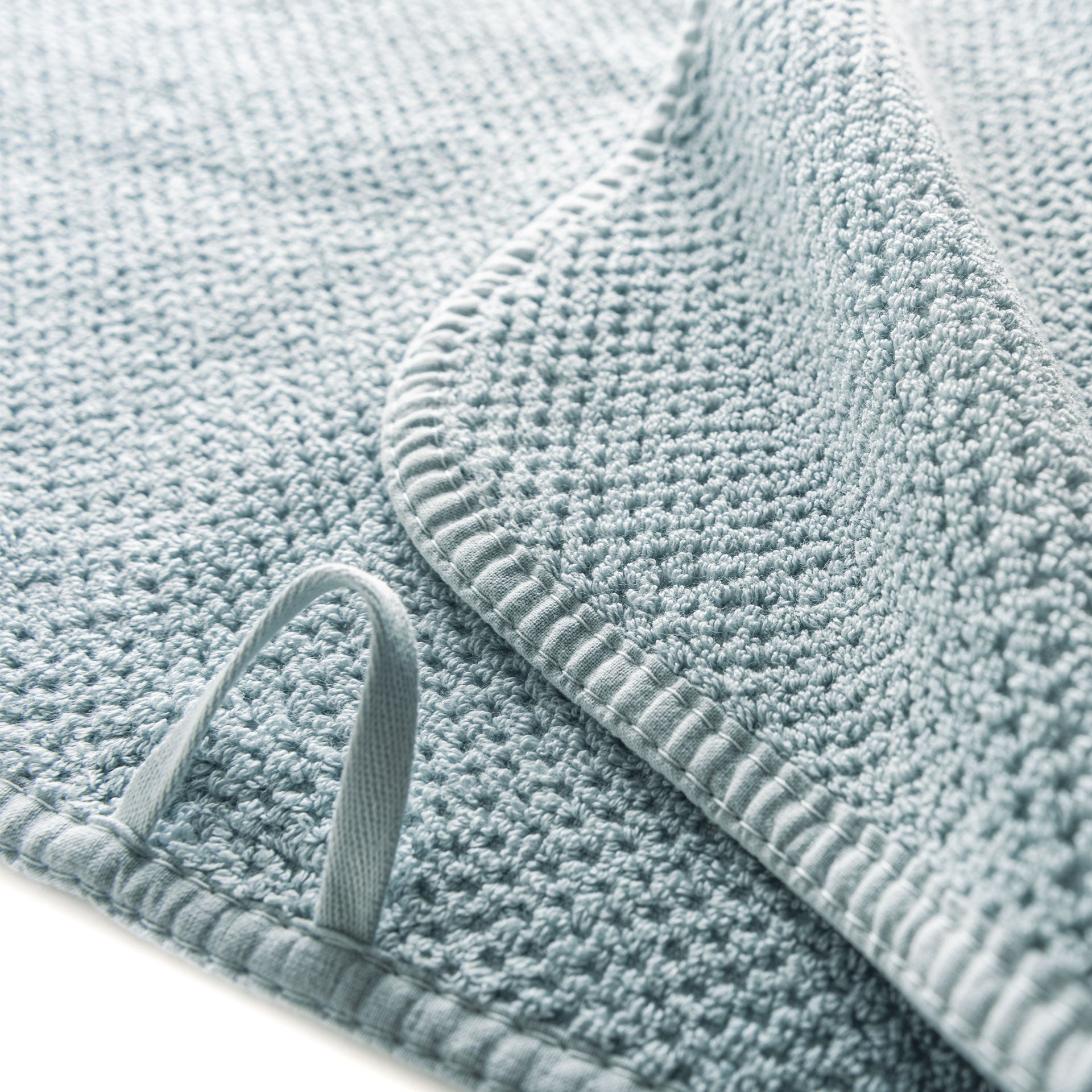 Bee Waffle luxury cotton towel with honeycomb texture, made in Portugal from 100% combed cotton, pre-washed, 550 GSM, with hanger