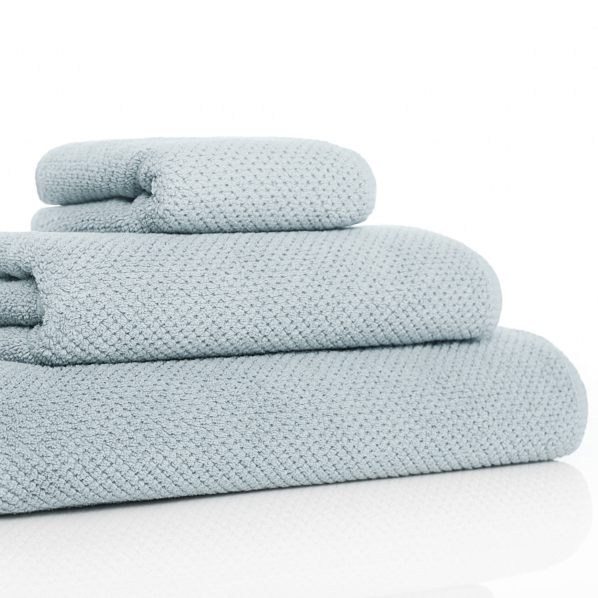 Bee Waffle luxury cotton towel with honeycomb texture, made in Portugal from 100% combed cotton, pre-washed, 550 GSM, with hanger