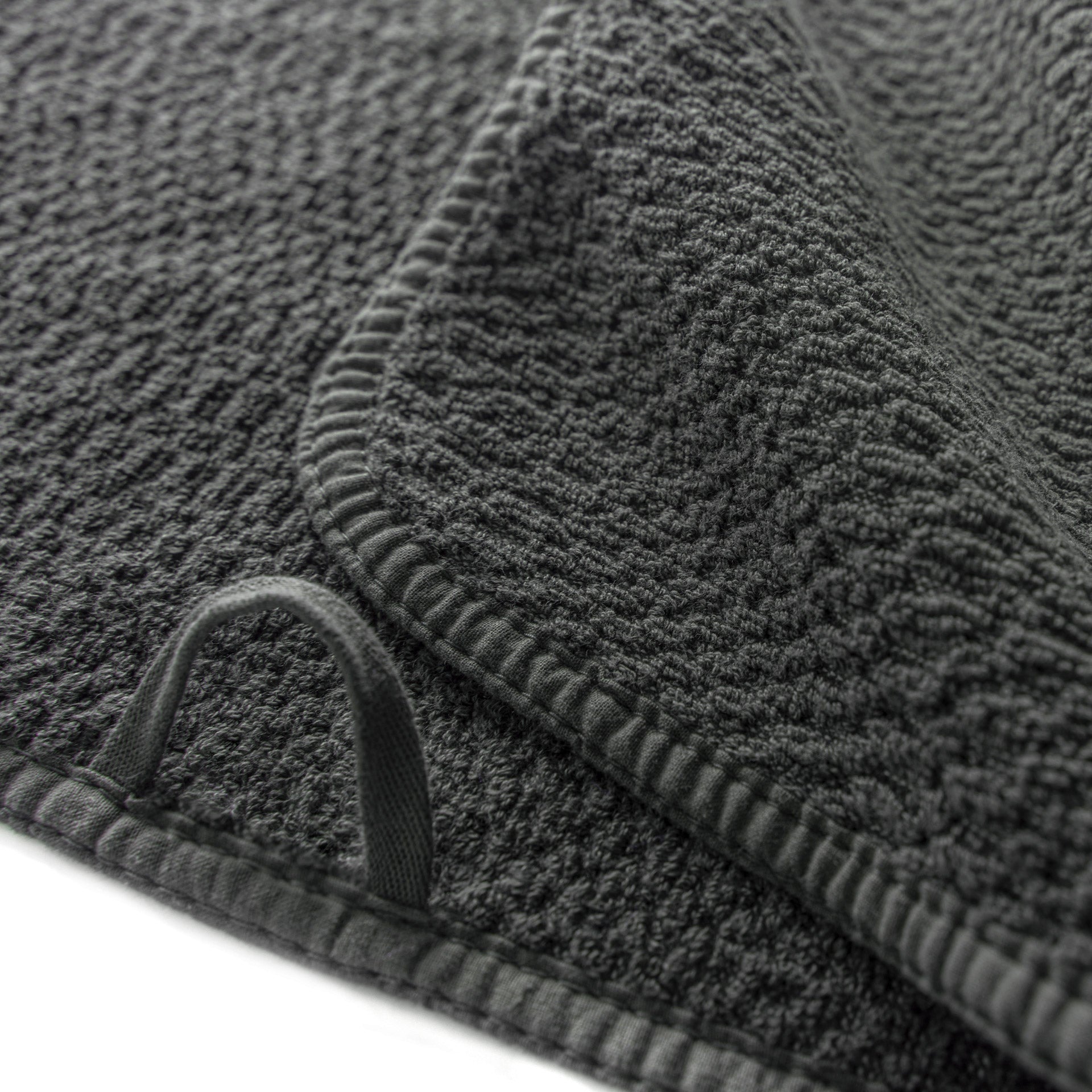 Bee Waffle luxury cotton towel with honeycomb texture, made in Portugal from 100% combed cotton, pre-washed, 550 GSM, with hanger