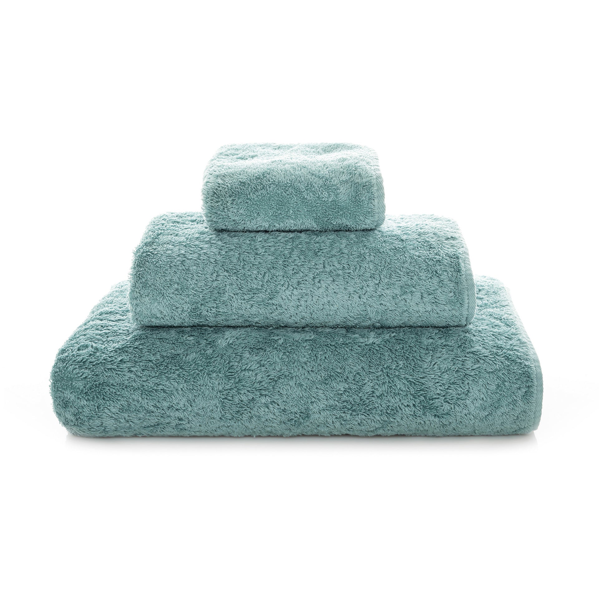 Egoist luxury towel made from Egyptian ELS cotton, 800 GSM, antibacterial, soft and voluminous, with hanger and rounded corners
