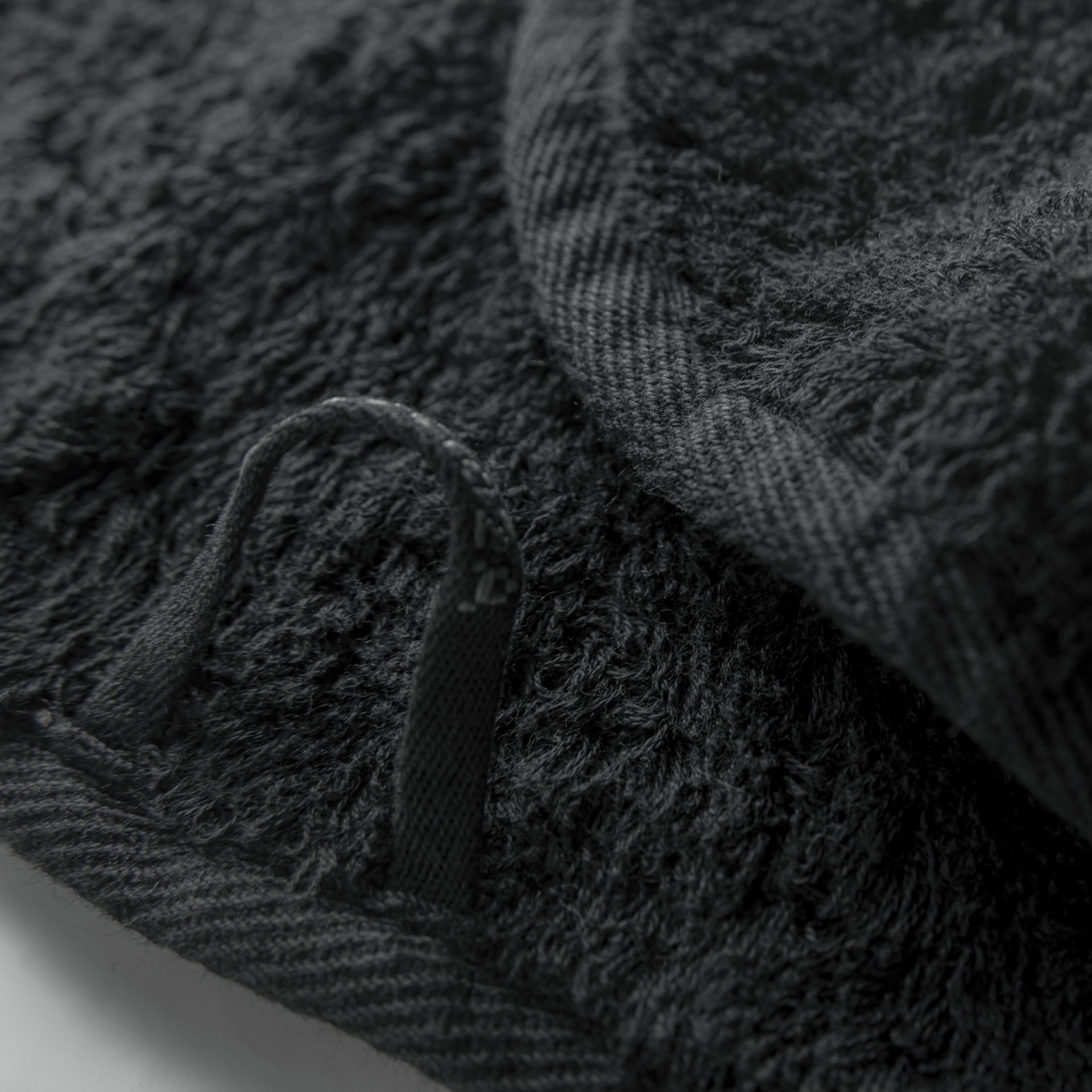 Egoist luxury towel made from Egyptian ELS cotton, 800 GSM, antibacterial, soft and voluminous, with hanger and rounded corners