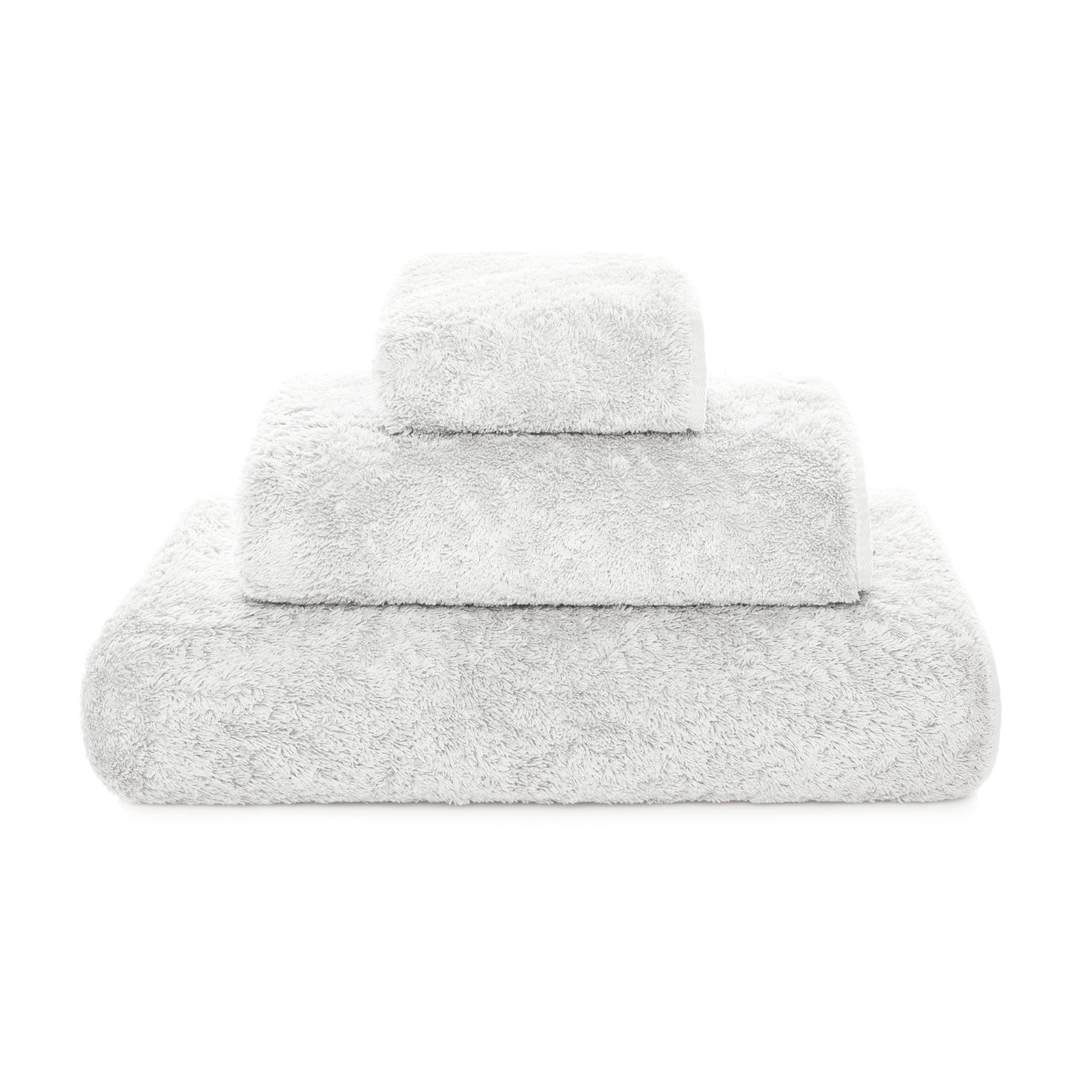 Egoist luxury towel made from Egyptian ELS cotton, 800 GSM, antibacterial, soft and voluminous, with hanger and rounded corners