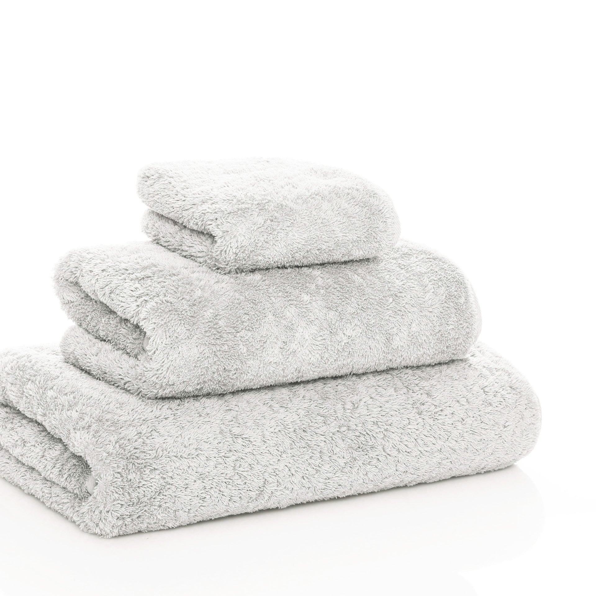 Egoist luxury towel made from Egyptian ELS cotton, 800 GSM, antibacterial, soft and voluminous, with hanger and rounded corners