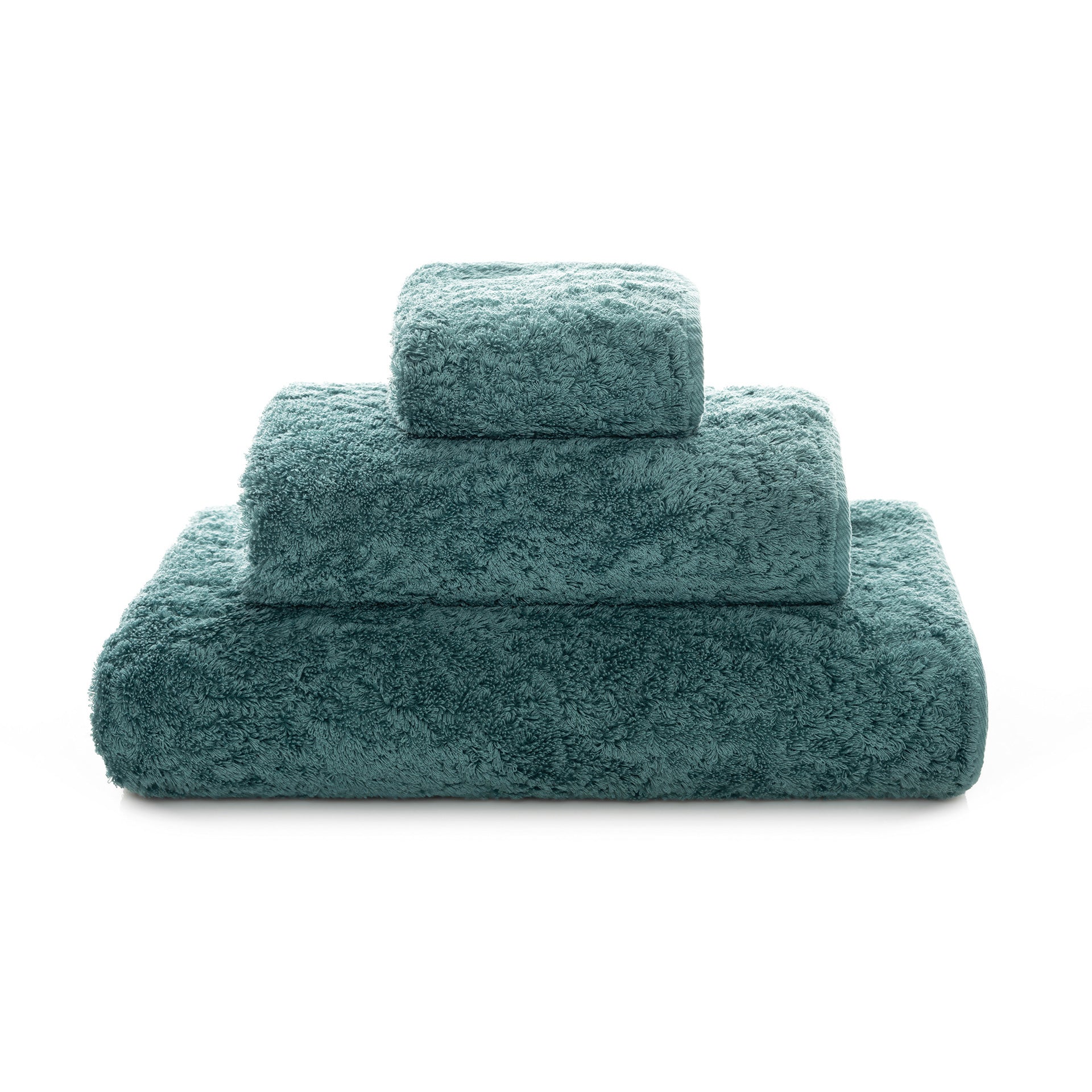 Egoist luxury towel made from Egyptian ELS cotton, 800 GSM, antibacterial, soft and voluminous, with hanger and rounded corners