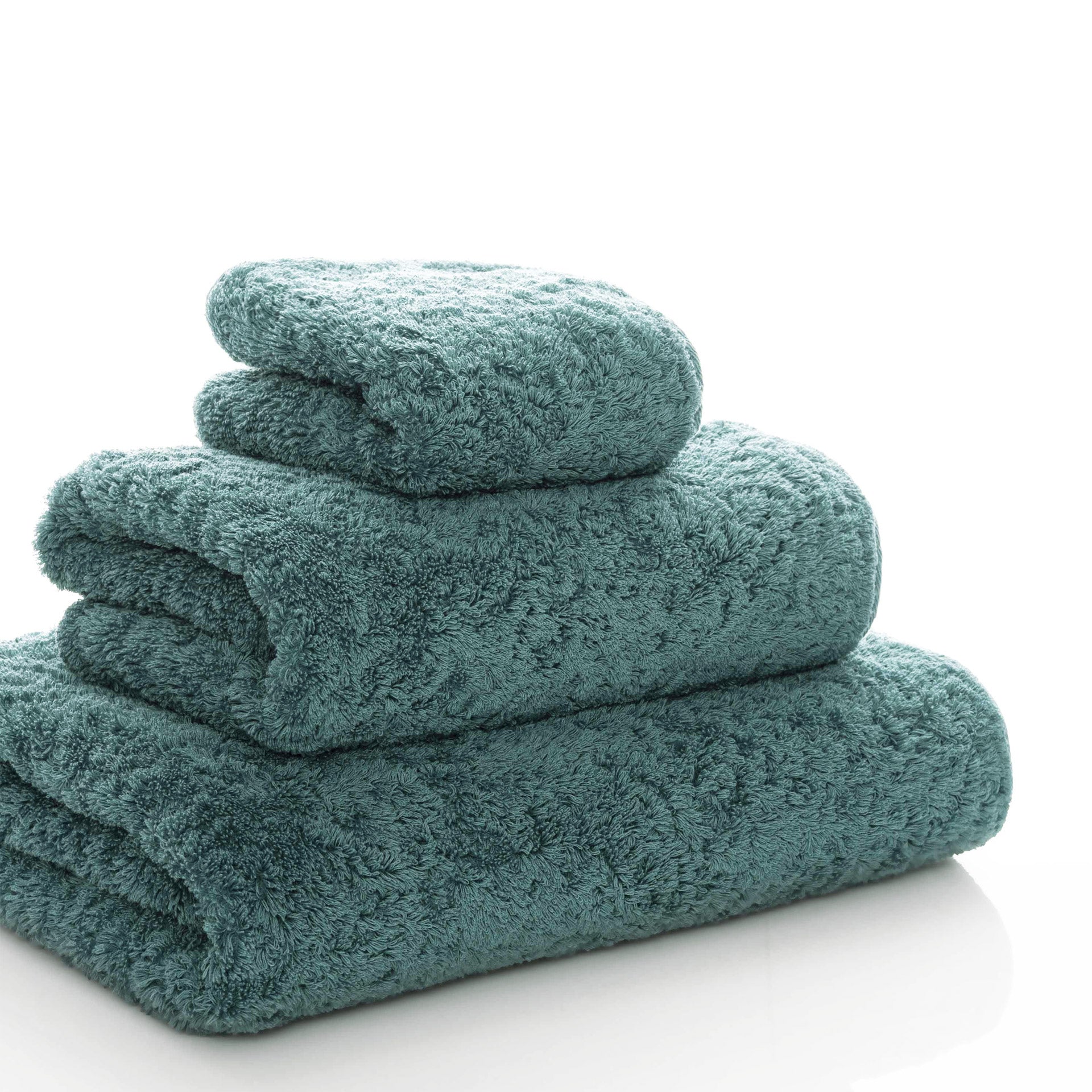 Egoist luxury towel made from Egyptian ELS cotton, 800 GSM, antibacterial, soft and voluminous, with hanger and rounded corners