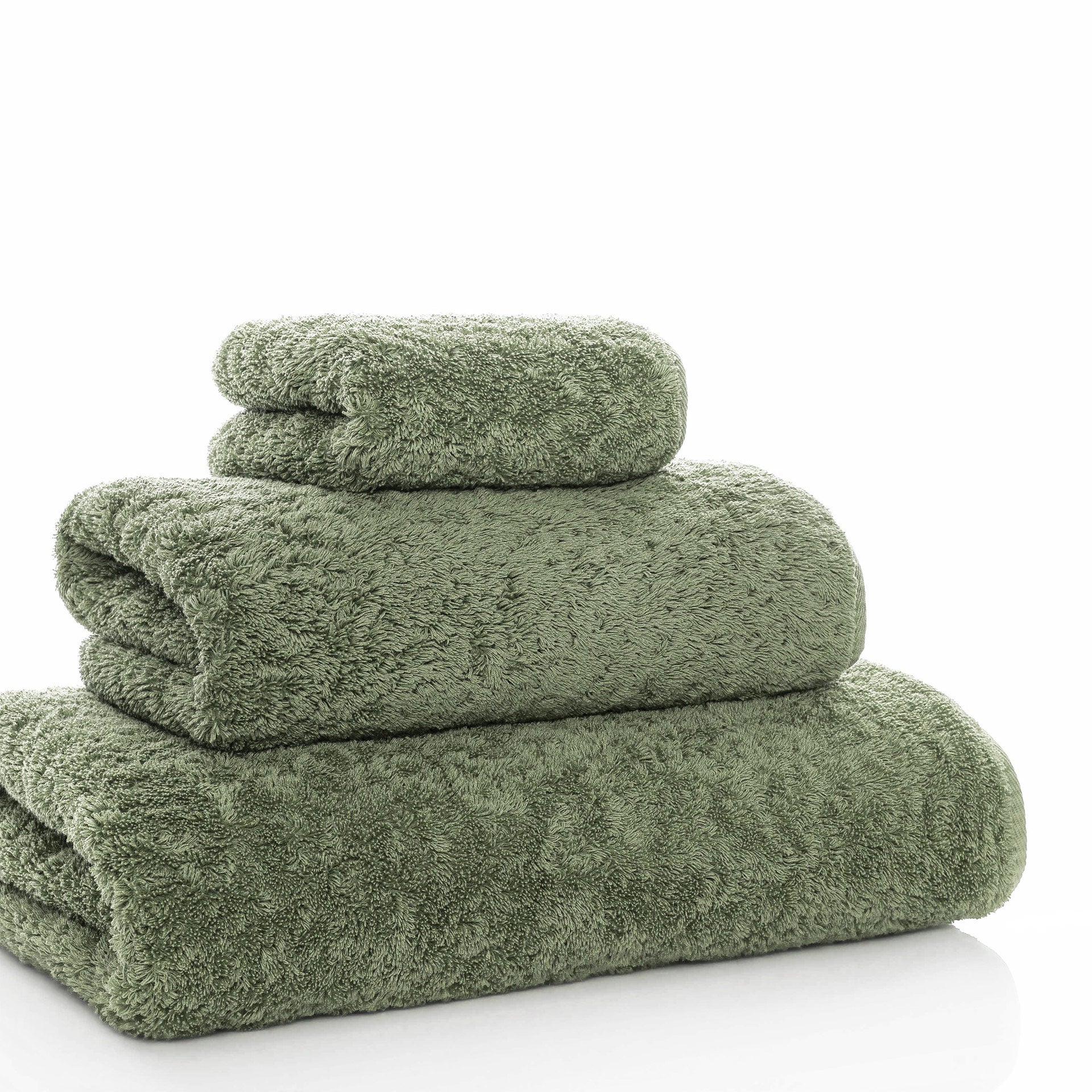 Egoist luxury towel made from Egyptian ELS cotton, 800 GSM, antibacterial, soft and voluminous, with hanger and rounded corners