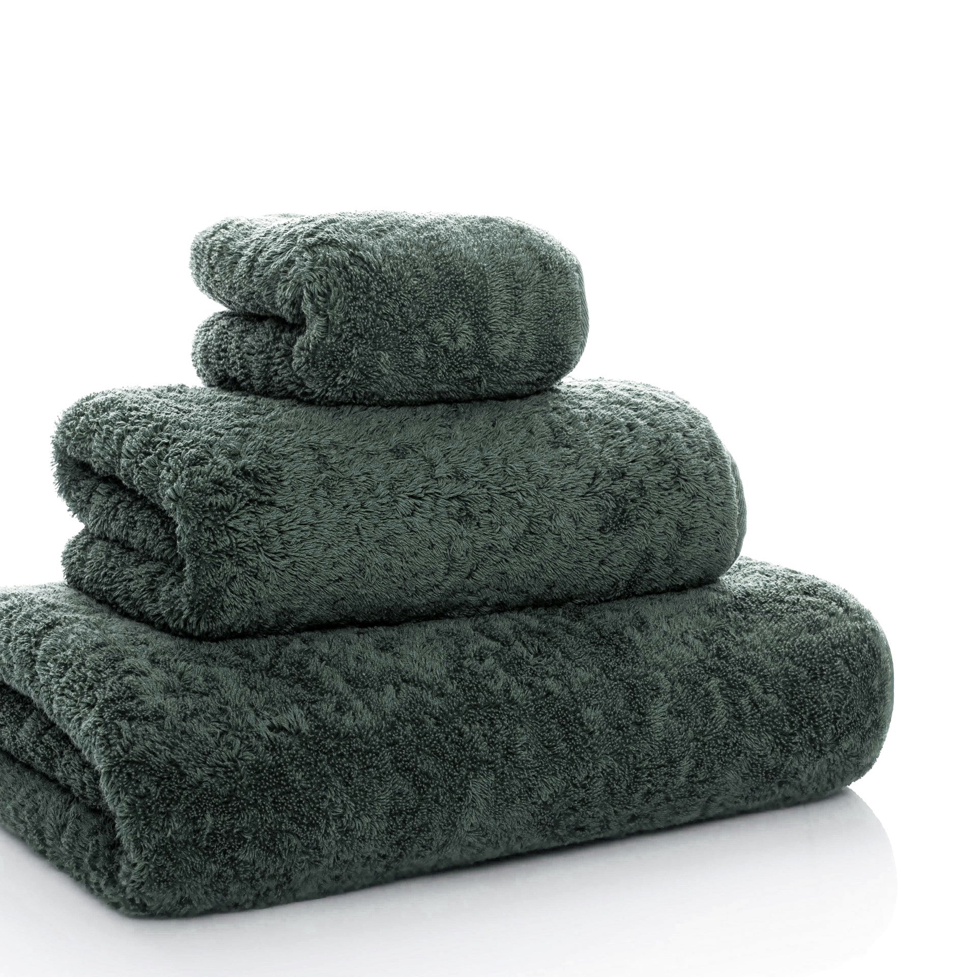 Egoist luxury towel made from Egyptian ELS cotton, 800 GSM, antibacterial, soft and voluminous, with hanger and rounded corners