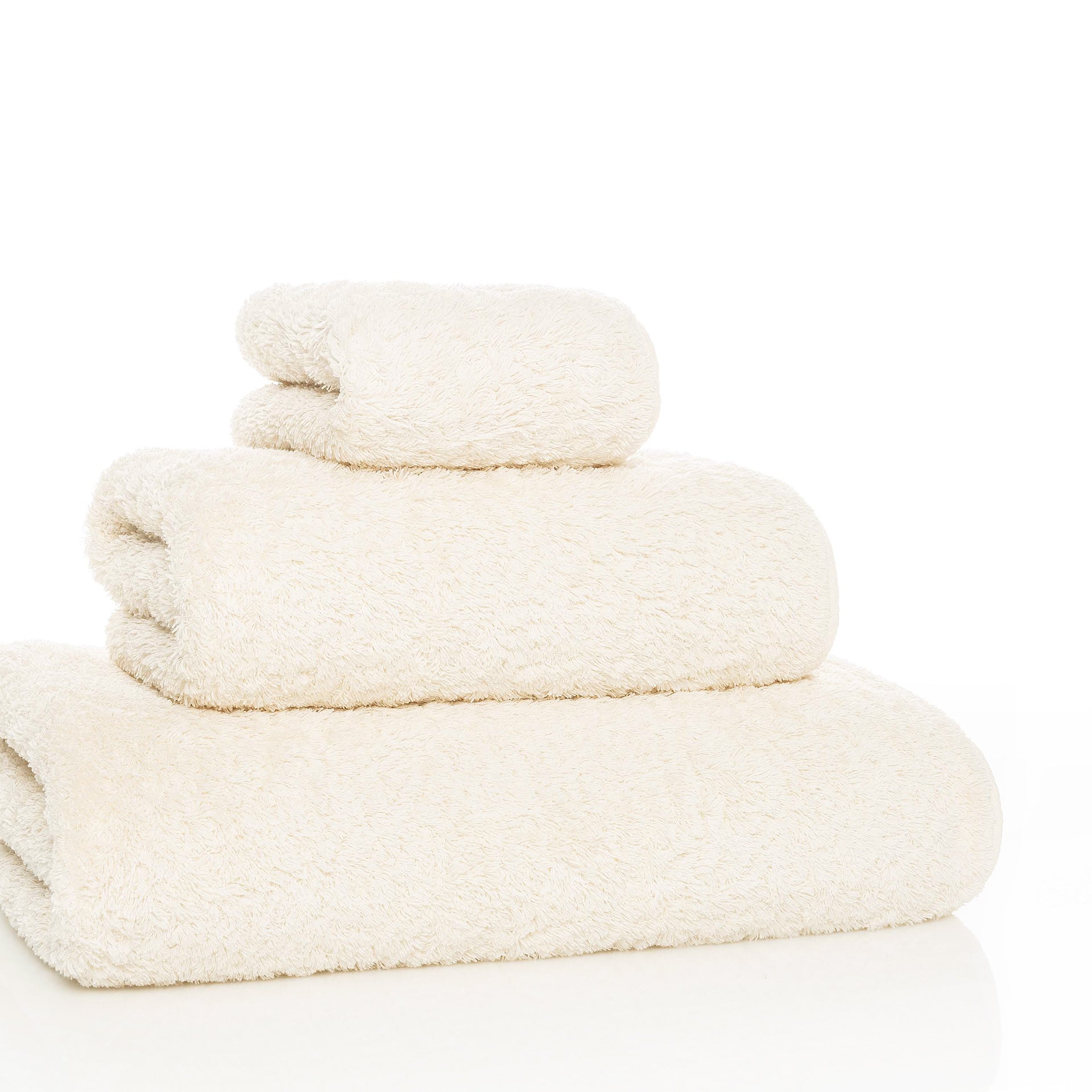 Egoist luxury towel made from Egyptian ELS cotton, 800 GSM, antibacterial, soft and voluminous, with hanger and rounded corners