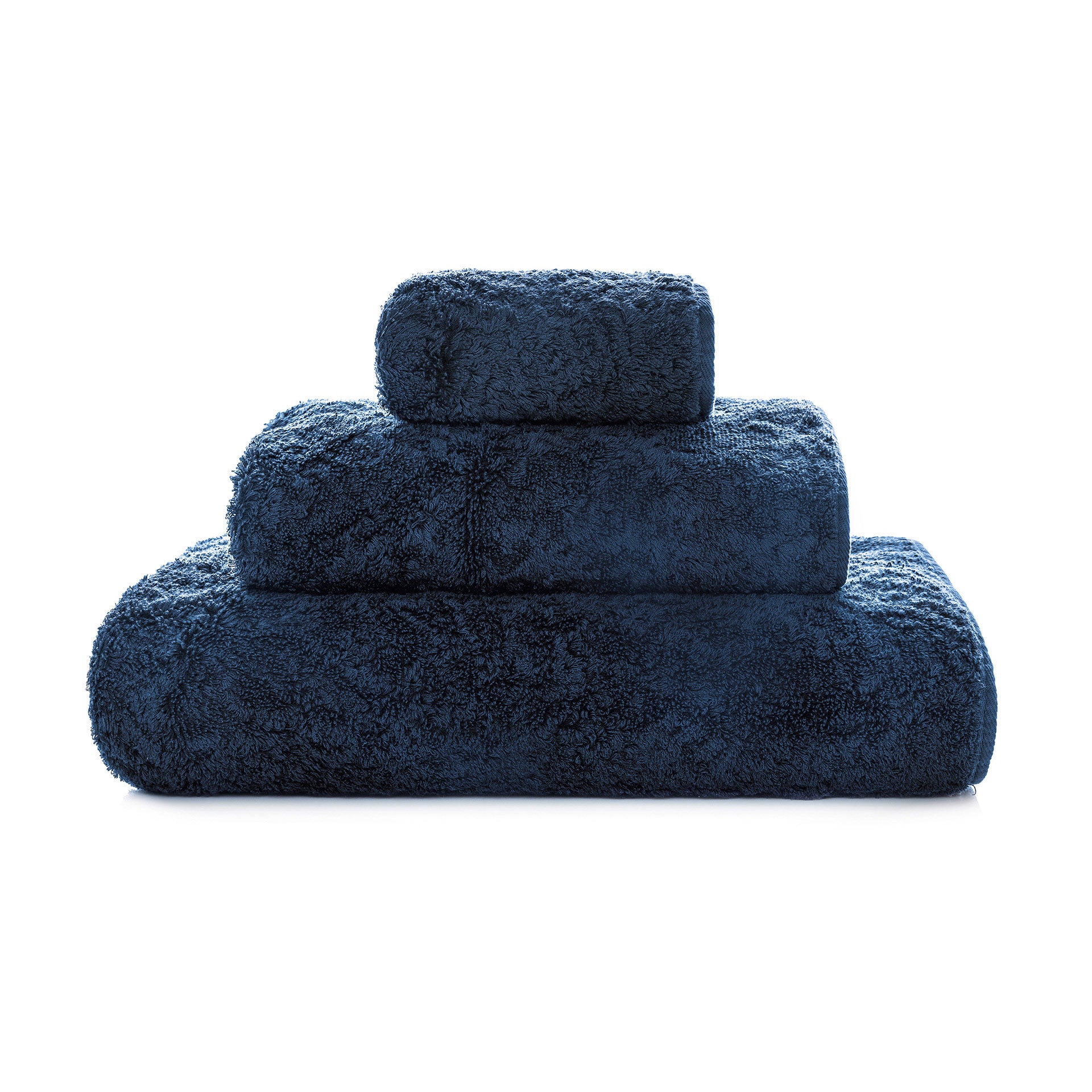 Egoist luxury towel made from Egyptian ELS cotton, 800 GSM, antibacterial, soft and voluminous, with hanger and rounded corners