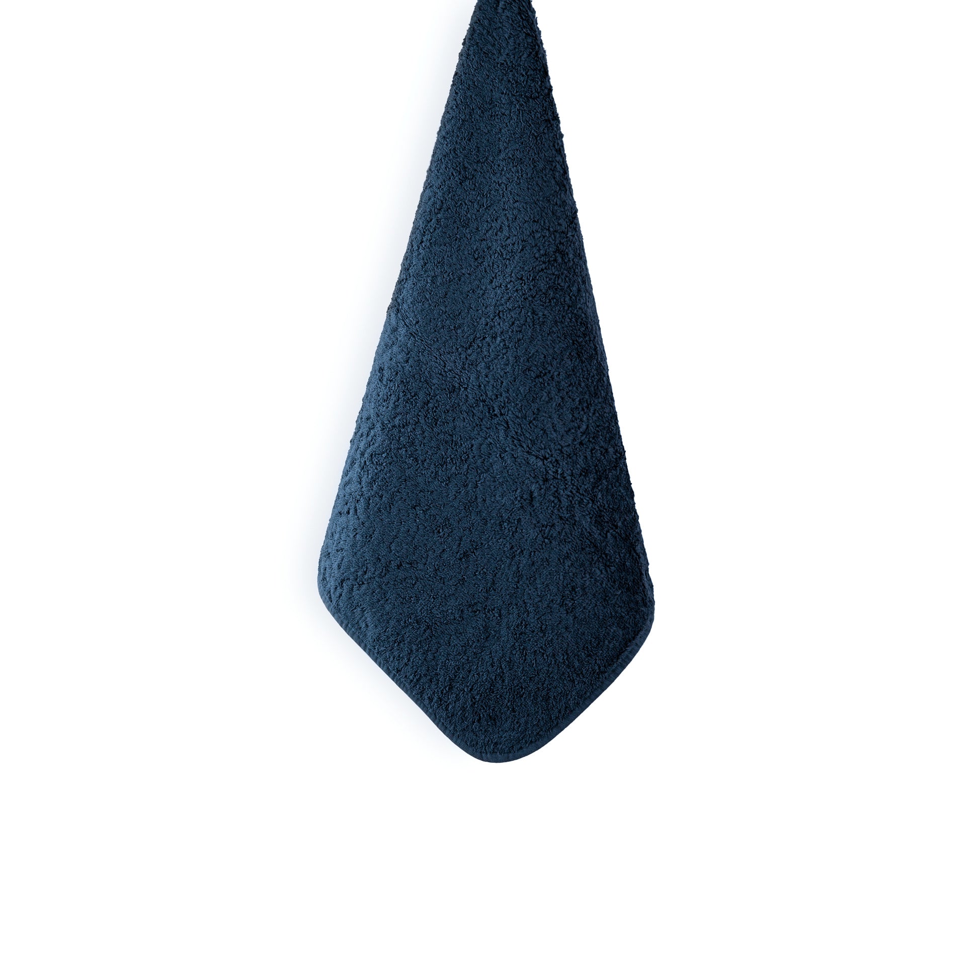 Egoist luxury towel made from Egyptian ELS cotton, 800 GSM, antibacterial, soft and voluminous, with hanger and rounded corners