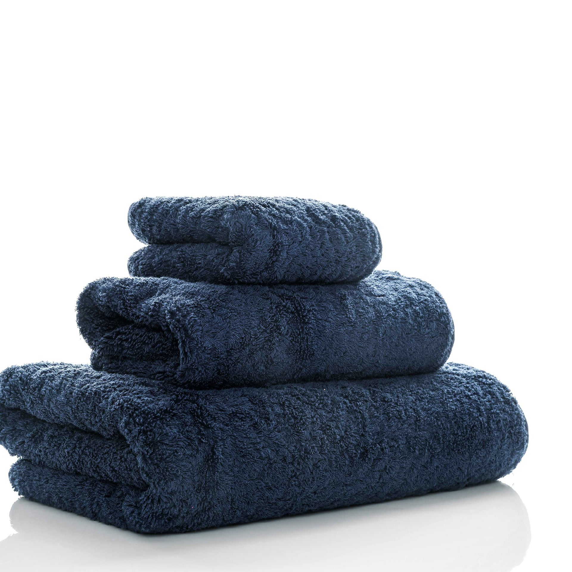 Egoist luxury towel made from Egyptian ELS cotton, 800 GSM, antibacterial, soft and voluminous, with hanger and rounded corners