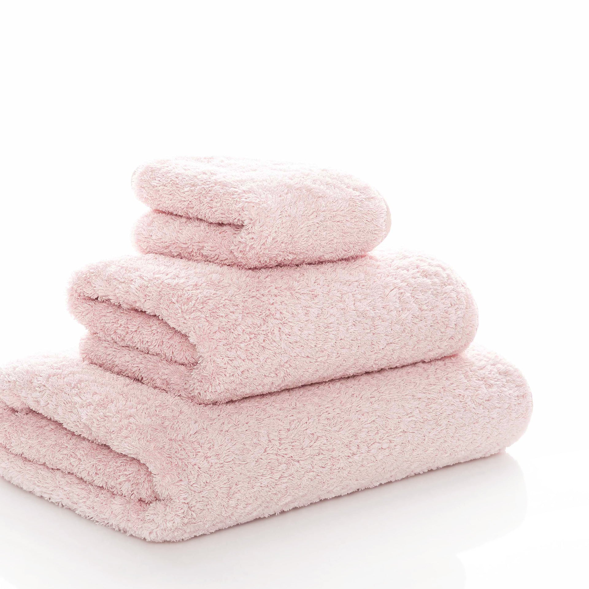 Egoist luxury towel made from Egyptian ELS cotton, 800 GSM, antibacterial, soft and voluminous, with hanger and rounded corners