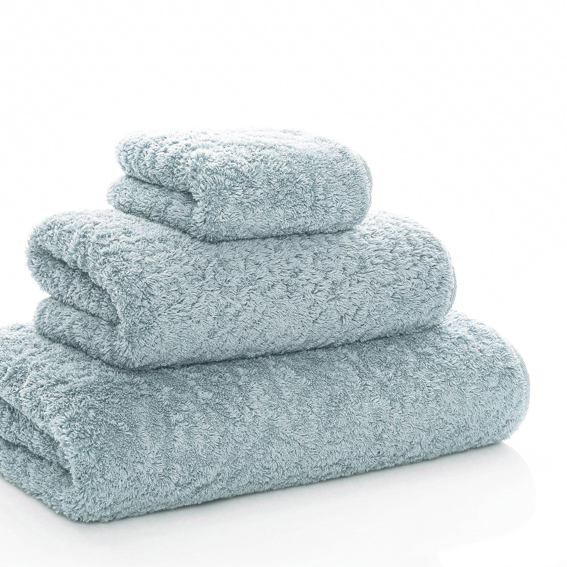 Egoist luxury towel made from Egyptian ELS cotton, 800 GSM, antibacterial, soft and voluminous, with hanger and rounded corners