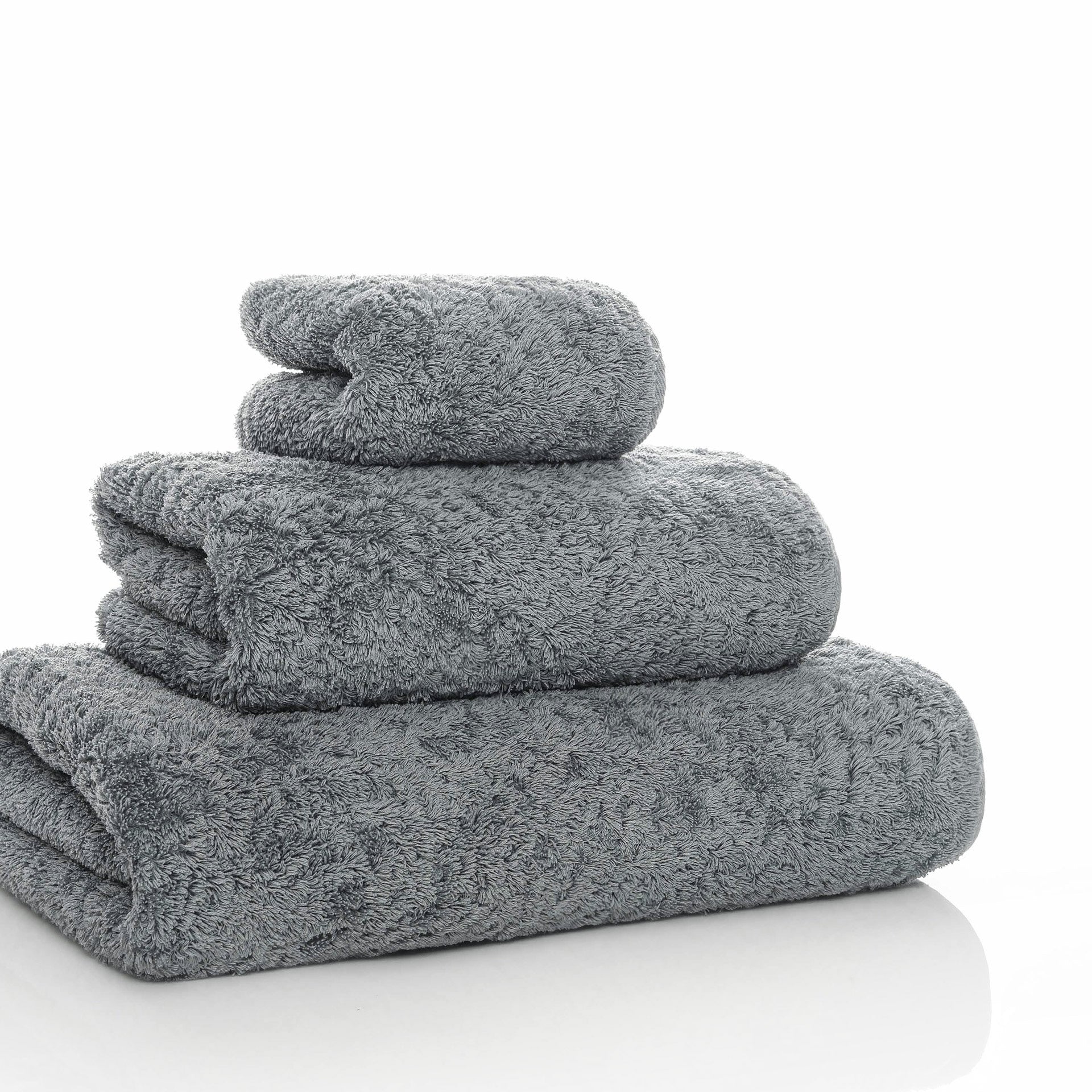 Egoist luxury towel made from Egyptian ELS cotton, 800 GSM, antibacterial, soft and voluminous, with hanger and rounded corners