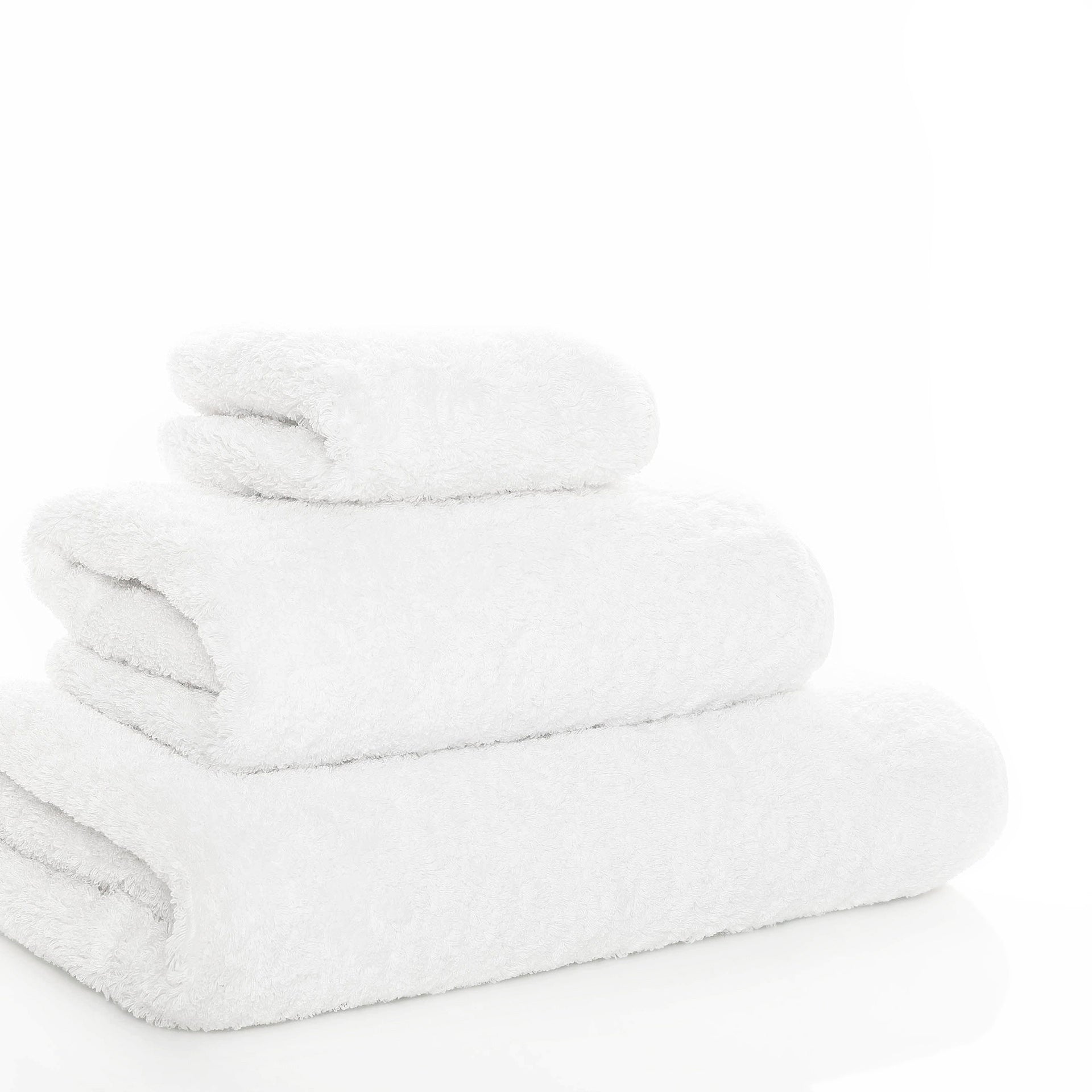 Egoist luxury towel made from Egyptian ELS cotton, 800 GSM, antibacterial, soft and voluminous, with hanger and rounded corners
