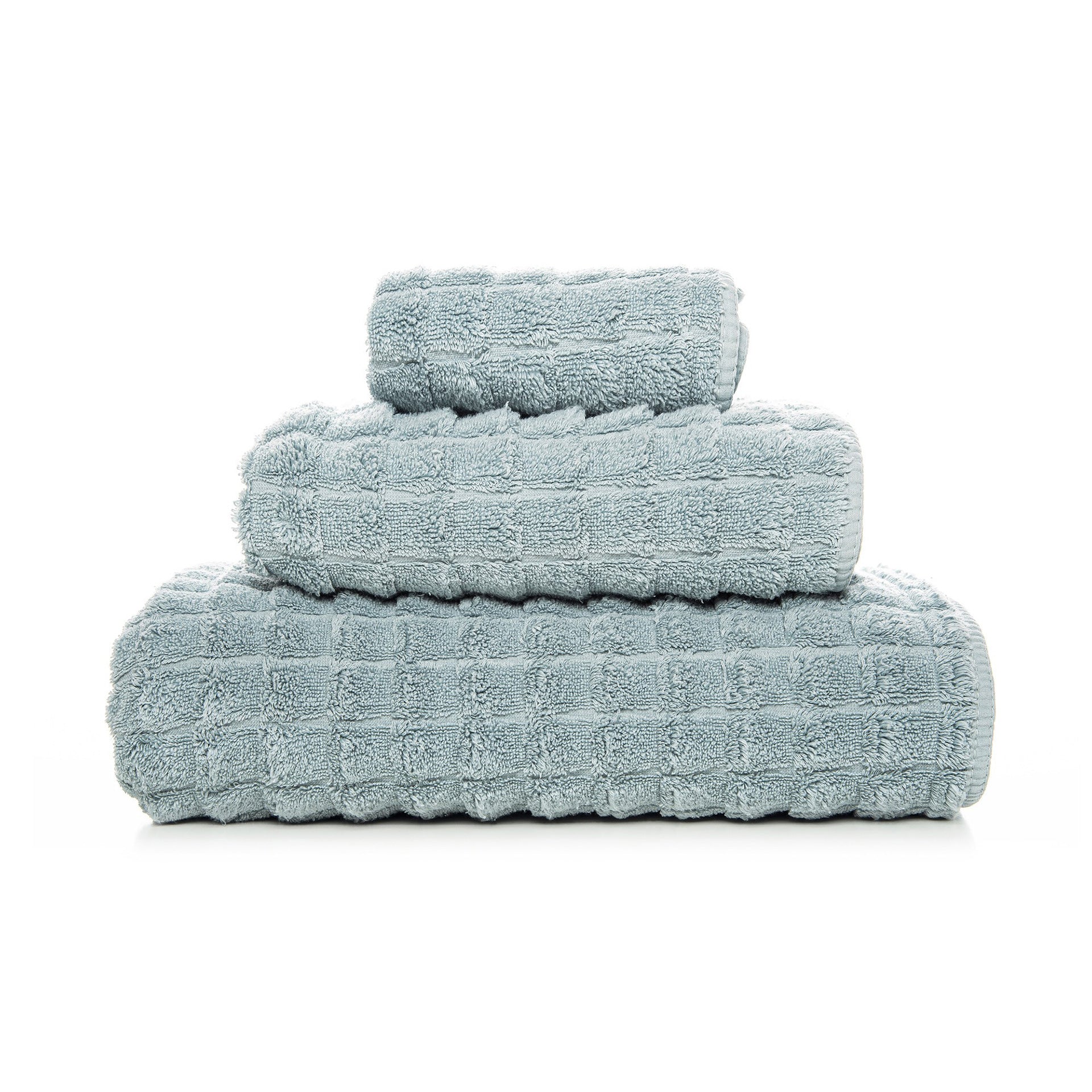 Blue Heaven towel made in Portugal from high-quality combed cotton, 750 GSM, pre-washed and pre-shrunk, colorfast, with rounded corners and hanger