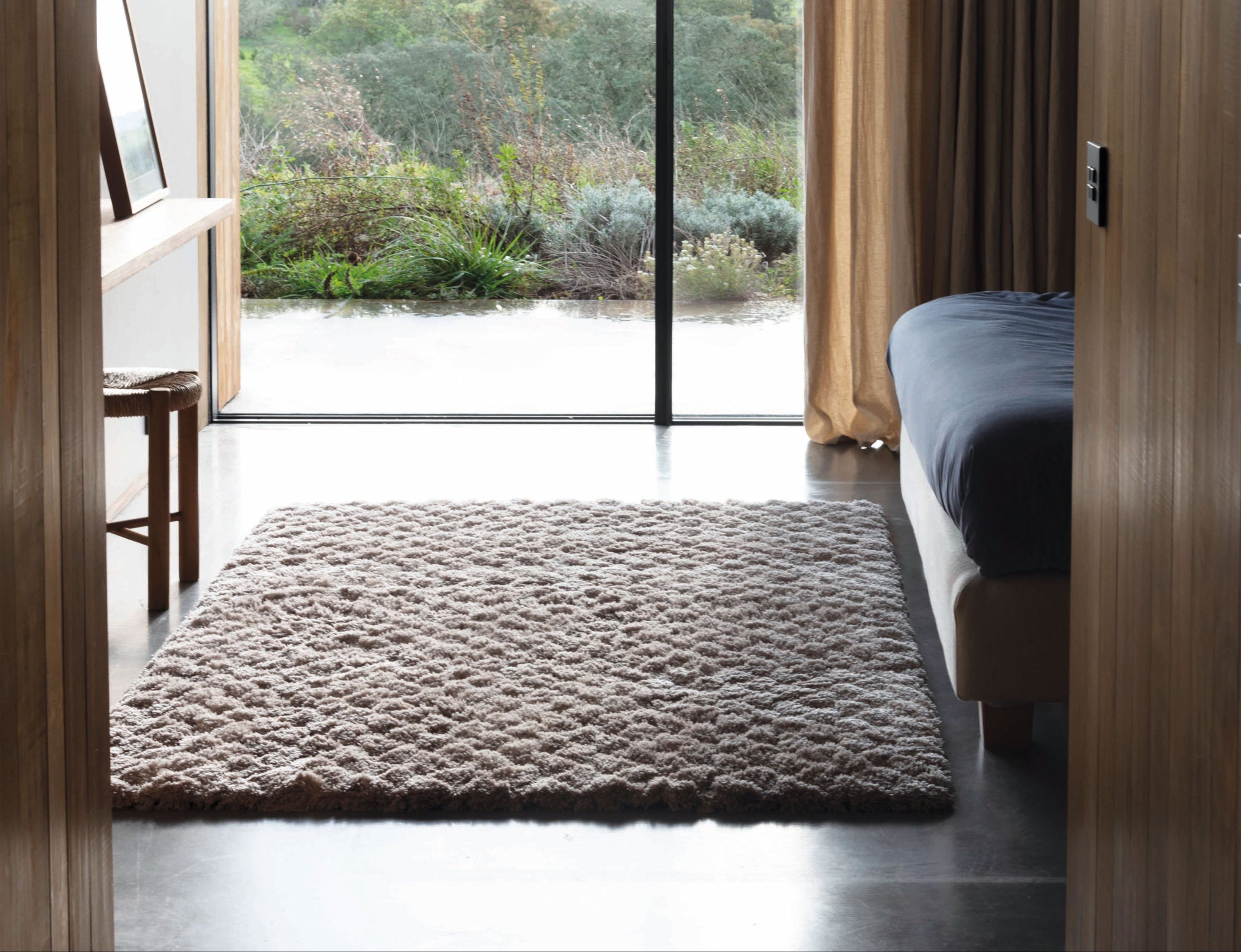 Barnet long-pile area rug in beige Tencel, with soft high-density texture, anti-slip backing, and elegant, refined presence for luxury interiors