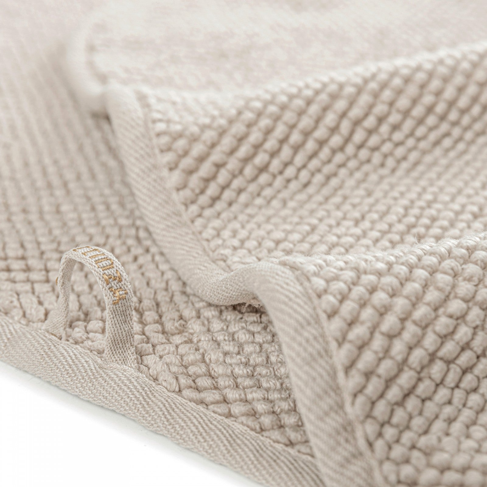 Pearls luxury cotton towel with long-staple fibers, 850 GSM density, pre-washed and pre-shrunk, ultra soft and highly absorbent