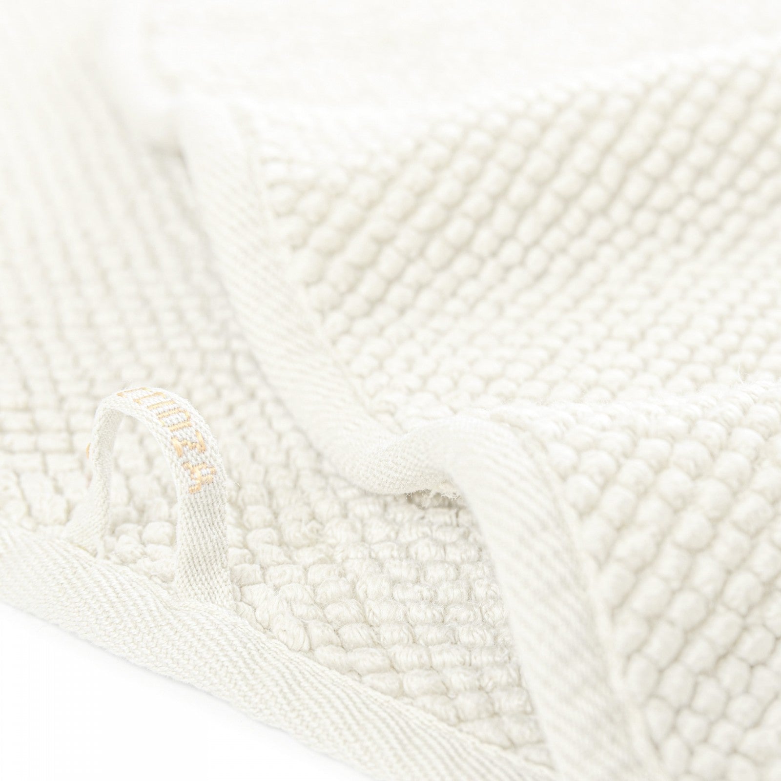 Pearls luxury cotton towel with long-staple fibers, 850 GSM density, pre-washed and pre-shrunk, ultra soft and highly absorbent