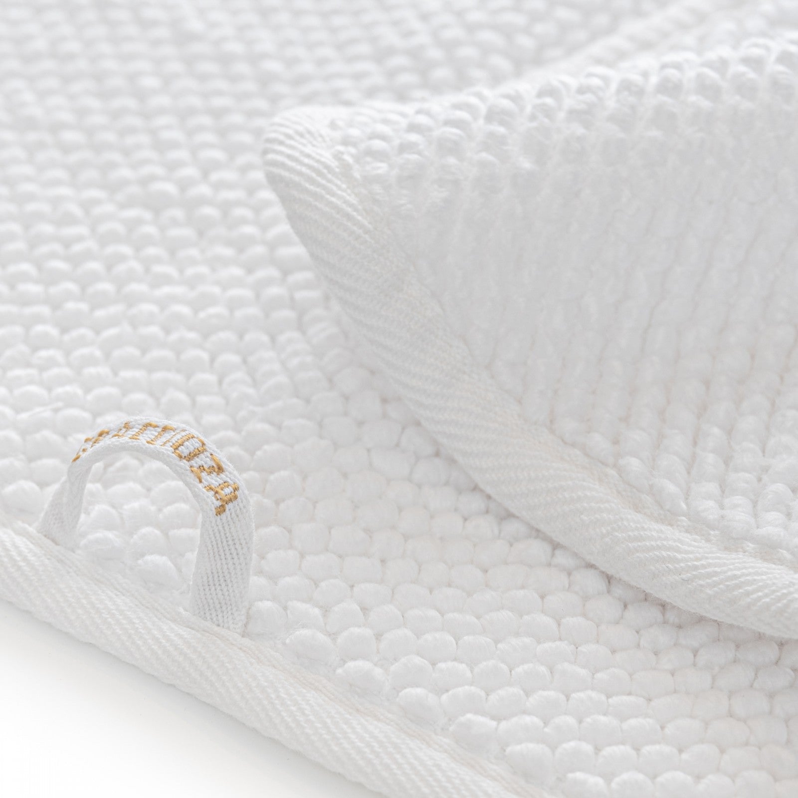 Pearls luxury cotton towel with long-staple fibers, 850 GSM density, pre-washed and pre-shrunk, ultra soft and highly absorbent