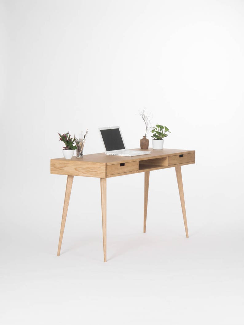 HEIM 2 RECESS desk with two drawers and recessed open shelf, solid oak, customizable fronts, and hardwax oil finish