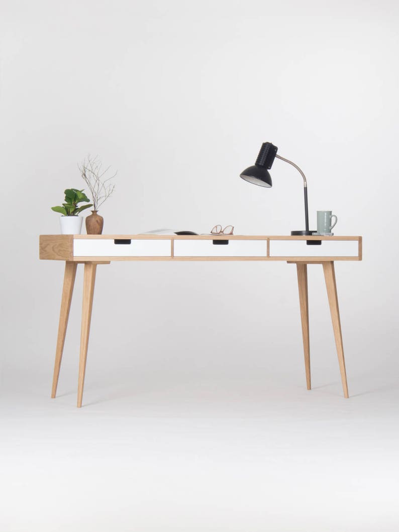 HEIM 3 office desk with three drawers, oak veneer, customizable white fronts, finished with hardwax oil