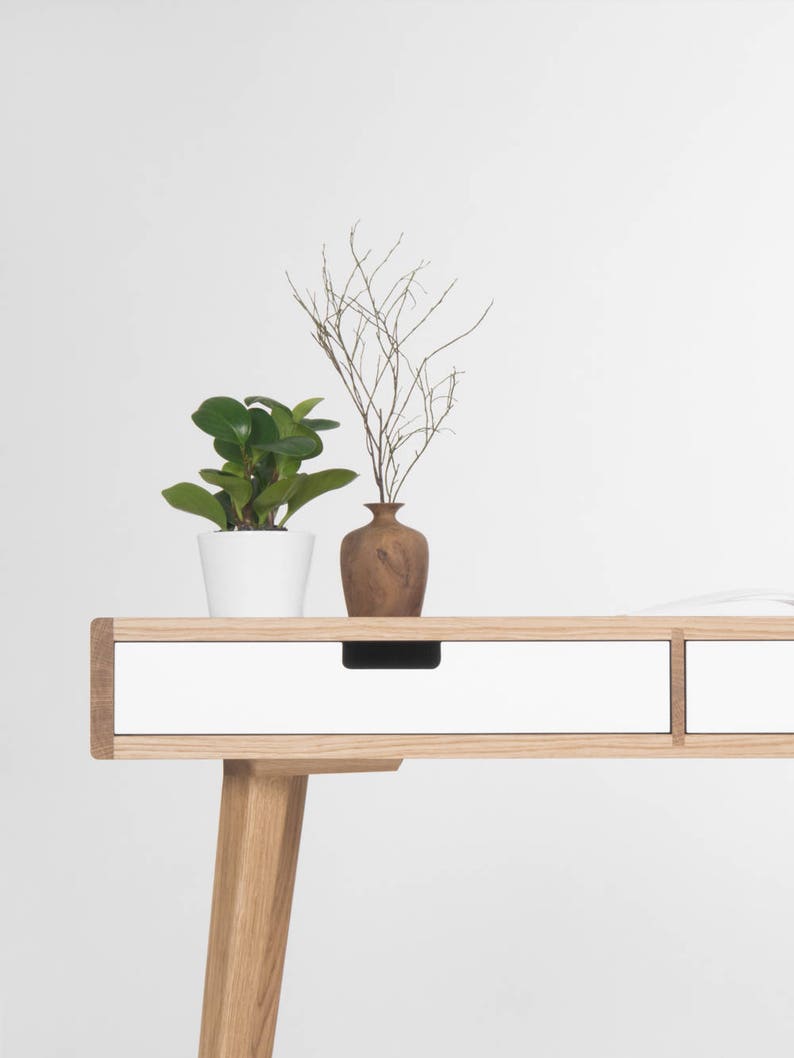 HEIM 3 office desk with three drawers, oak veneer, customizable white fronts, finished with hardwax oil