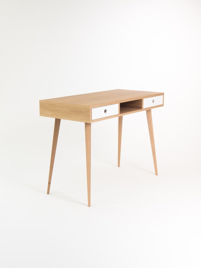 KUUB 2 RECESS desk with two drawers and central recessed shelf, solid oak, customizable white fronts, and hardwax oil finish