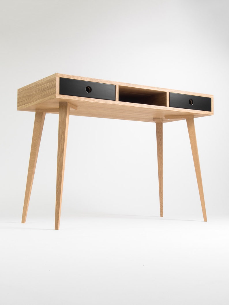 KUUB 2 RECESS desk with two drawers and central recessed shelf, solid oak, customizable black fronts, and hardwax oil finish