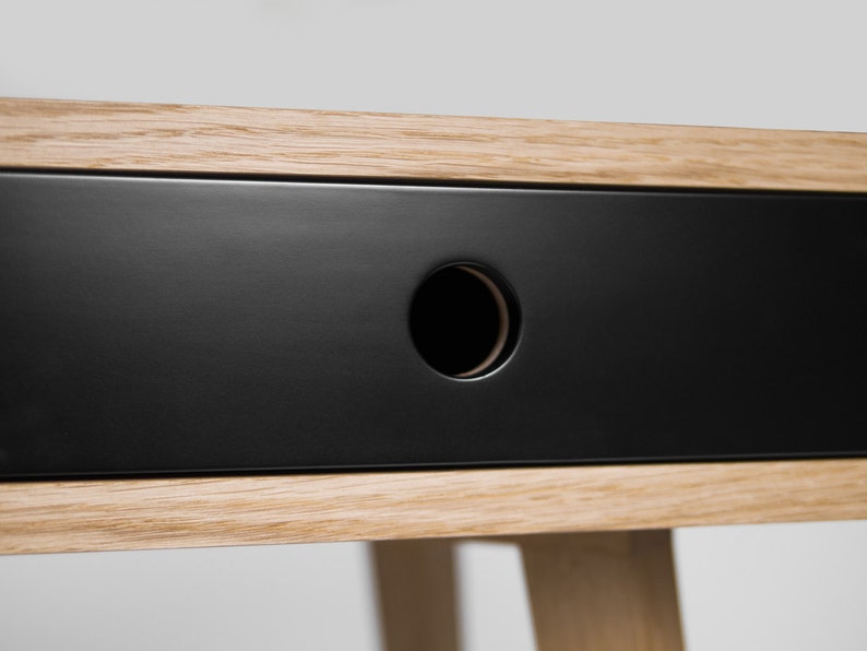 KUUB 2 RECESS desk with two drawers and central recessed shelf, solid oak, customizable black fronts, and hardwax oil finish