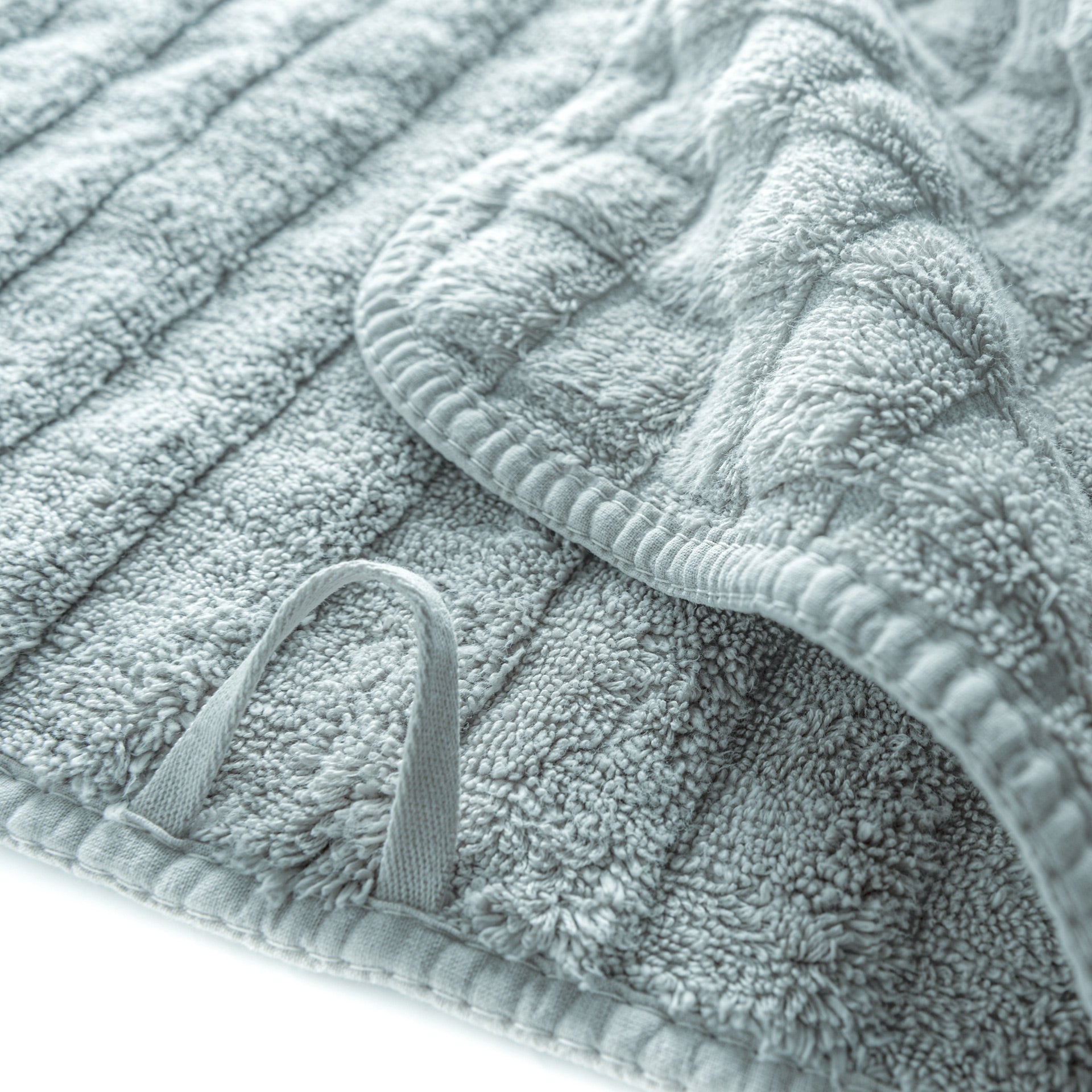 Blue Heaven towel made in Portugal from high-quality combed cotton, 750 GSM, pre-washed and pre-shrunk, colorfast, with rounded corners and hanger 