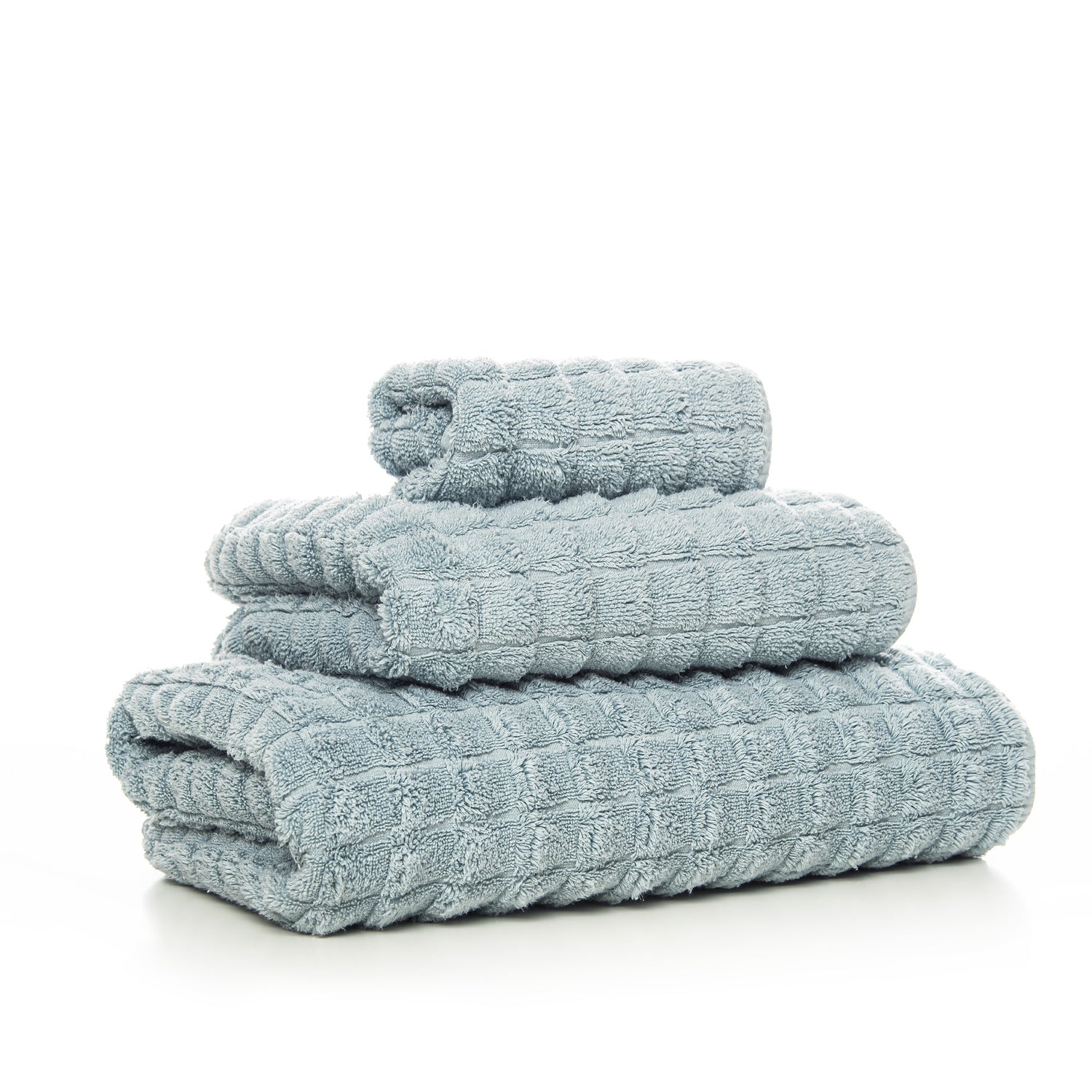 Blue Heaven towel made in Portugal from high-quality combed cotton, 750 GSM, pre-washed and pre-shrunk, colorfast, with rounded corners and hanger 