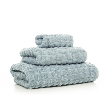 Blue Heaven towel made in Portugal from high-quality combed cotton, 750 GSM, pre-washed and pre-shrunk, colorfast, with rounded corners and hanger 