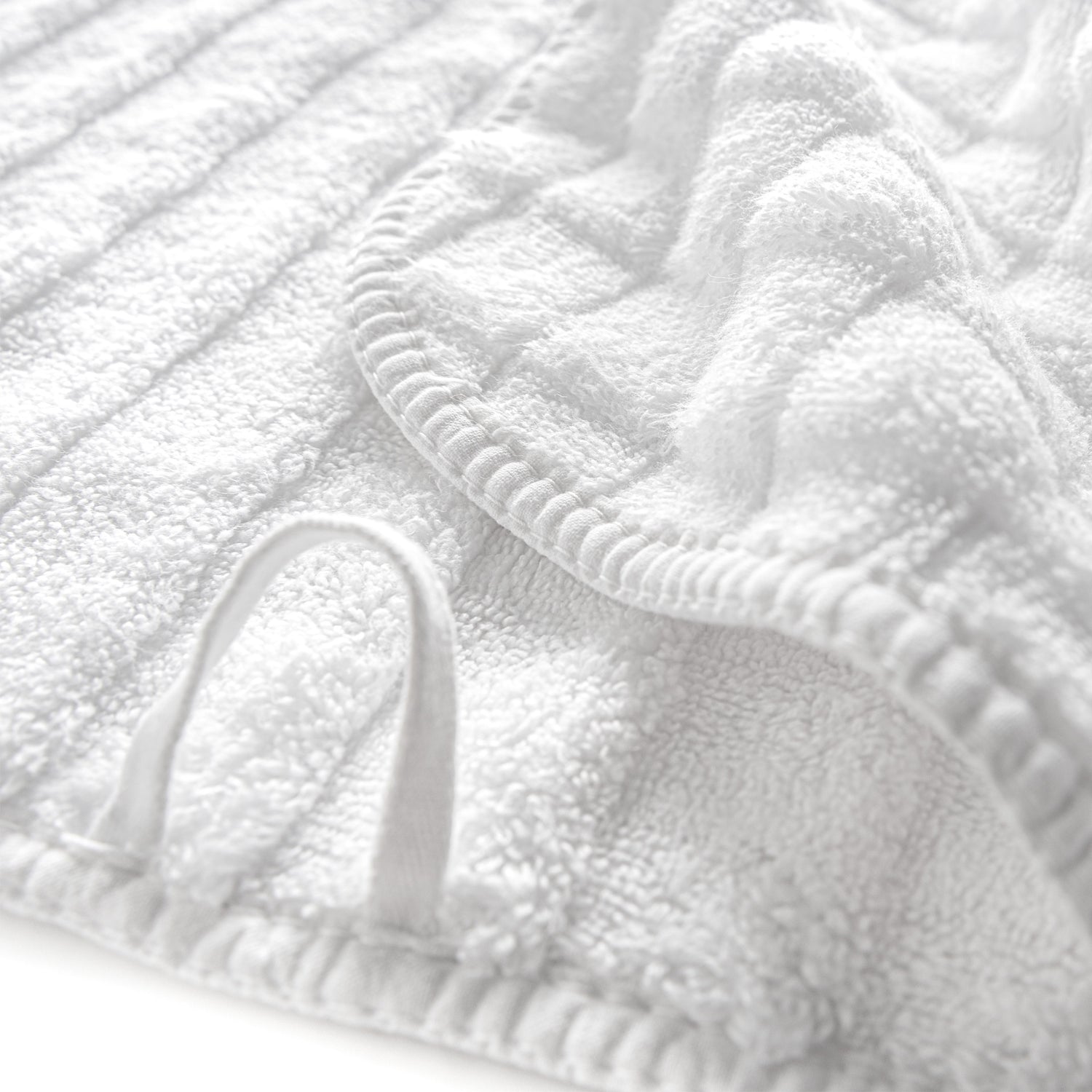 White Heaven towel made in Portugal from high-quality combed cotton, 750 GSM, pre-washed and pre-shrunk, colorfast, with rounded corners and hanger 