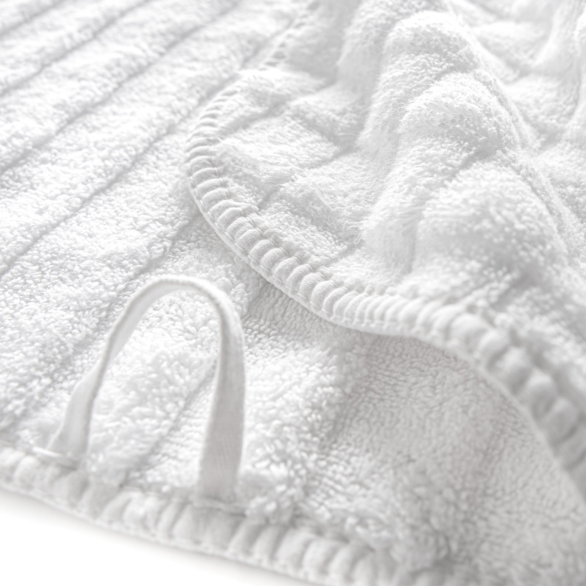 White Heaven towel made in Portugal from high-quality combed cotton, 750 GSM, pre-washed and pre-shrunk, colorfast, with rounded corners and hanger 