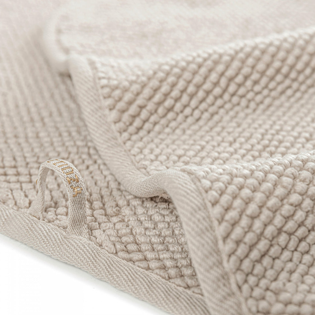 Pearls luxury cotton towel with long-staple fibers, 850 GSM density, pre-washed and pre-shrunk, ultra soft and highly absorbent 