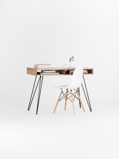 HEIM 0 PLUS solid wood desk with two open compartments and black steel hairpin legs, finished in oak with hardwax oil
