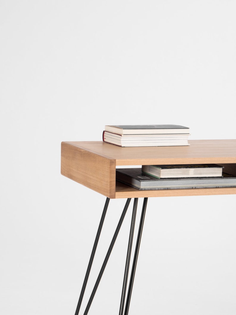 HEIM 0 PLUS solid wood desk with two open compartments and black steel hairpin legs, finished in oak with hardwax oil