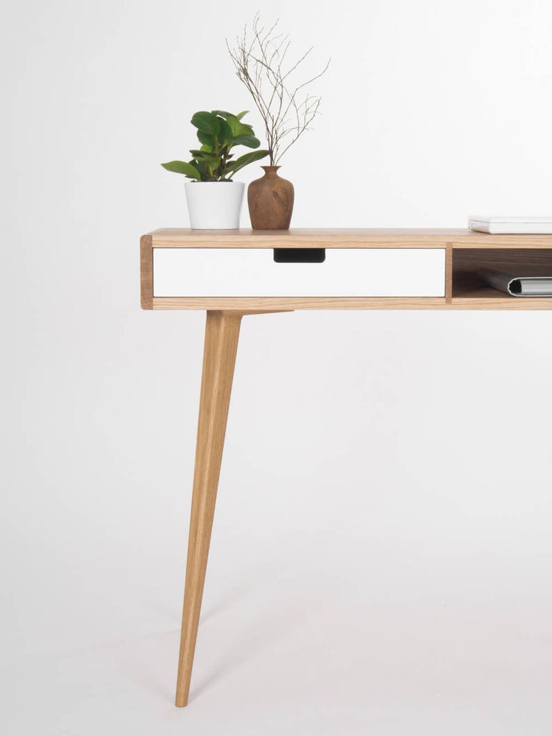 HEIM 2 RECESS desk with two drawers and recessed open shelf, solid oak, customizable fronts, and hardwax oil finish