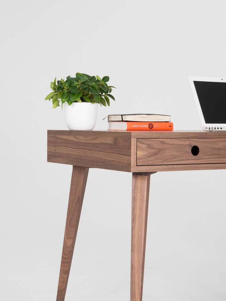 KUUB 3 desk with three drawers, walnut veneer, customizable fronts, and hardwax oil finish