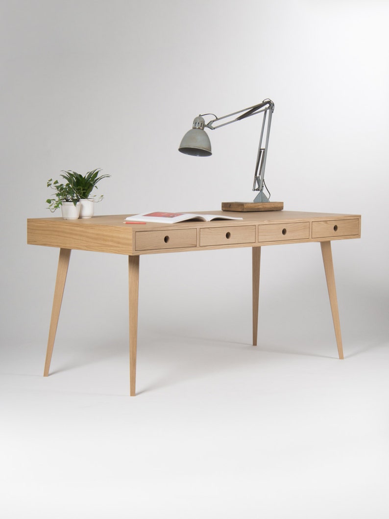 KUUB 4 large desk with four drawers, solid oak, customizable fronts, and hardwax oil finish