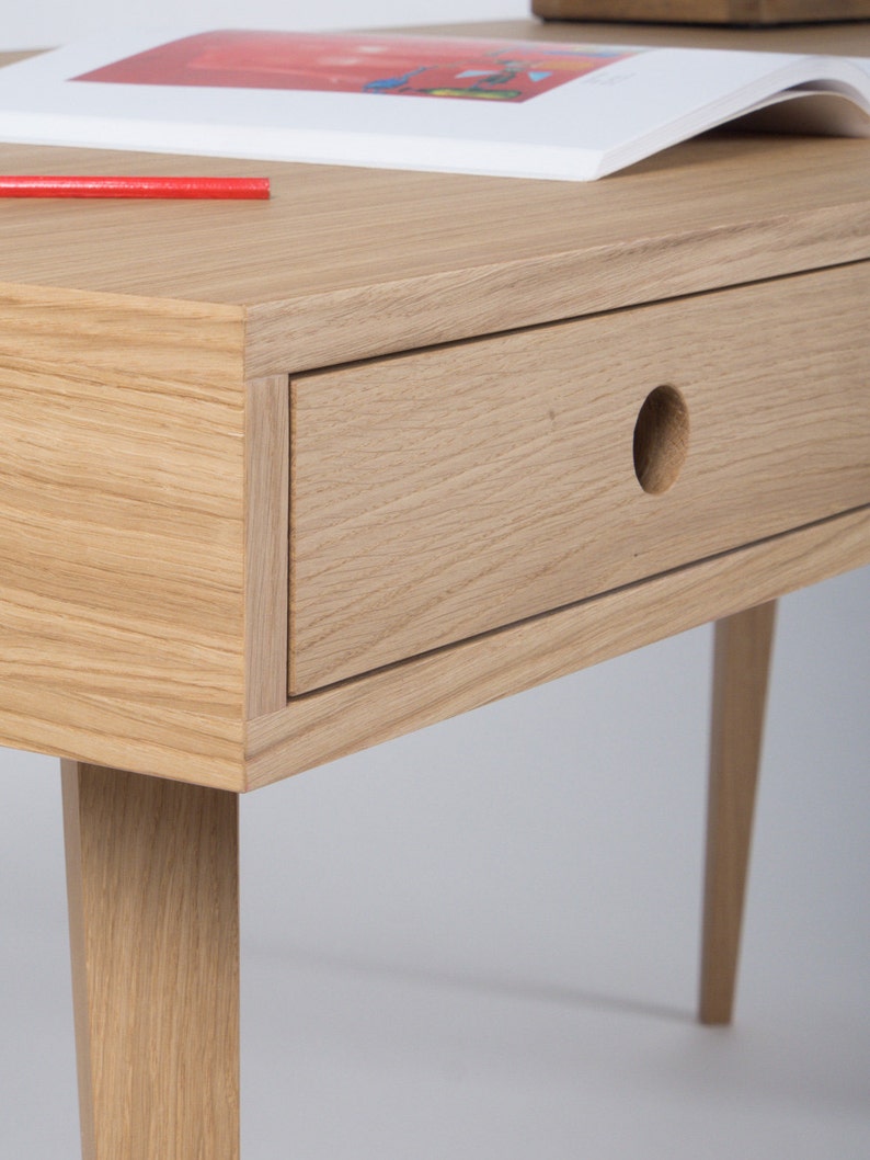 KUUB 4 large desk with four drawers, solid oak, customizable fronts, and hardwax oil finish