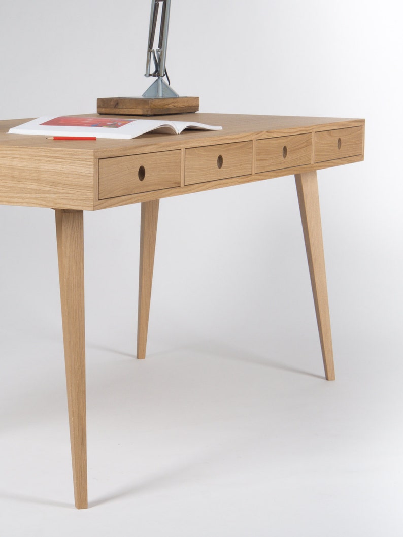 KUUB 4 large desk with four drawers, solid oak, customizable fronts, and hardwax oil finish