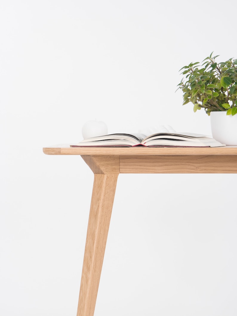 Extendable solid oak dining table with hard oil wax finish, 135 to 185 cm, seats 6 to 8 people 
