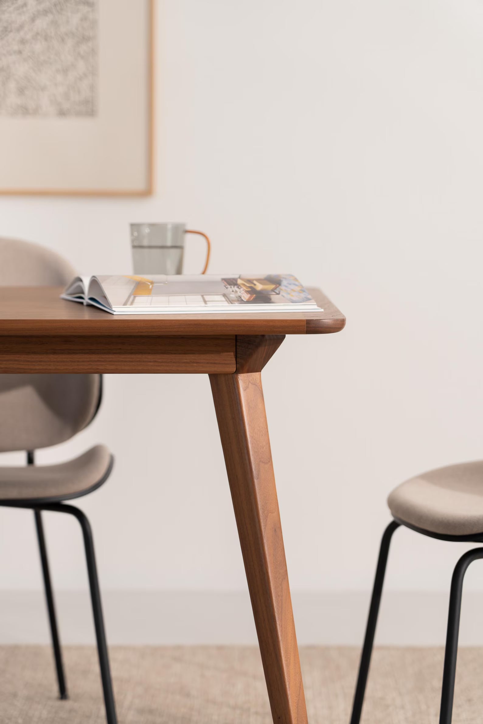 Extendable solid oak dining table with hard oil wax finish, 135 to 185 cm