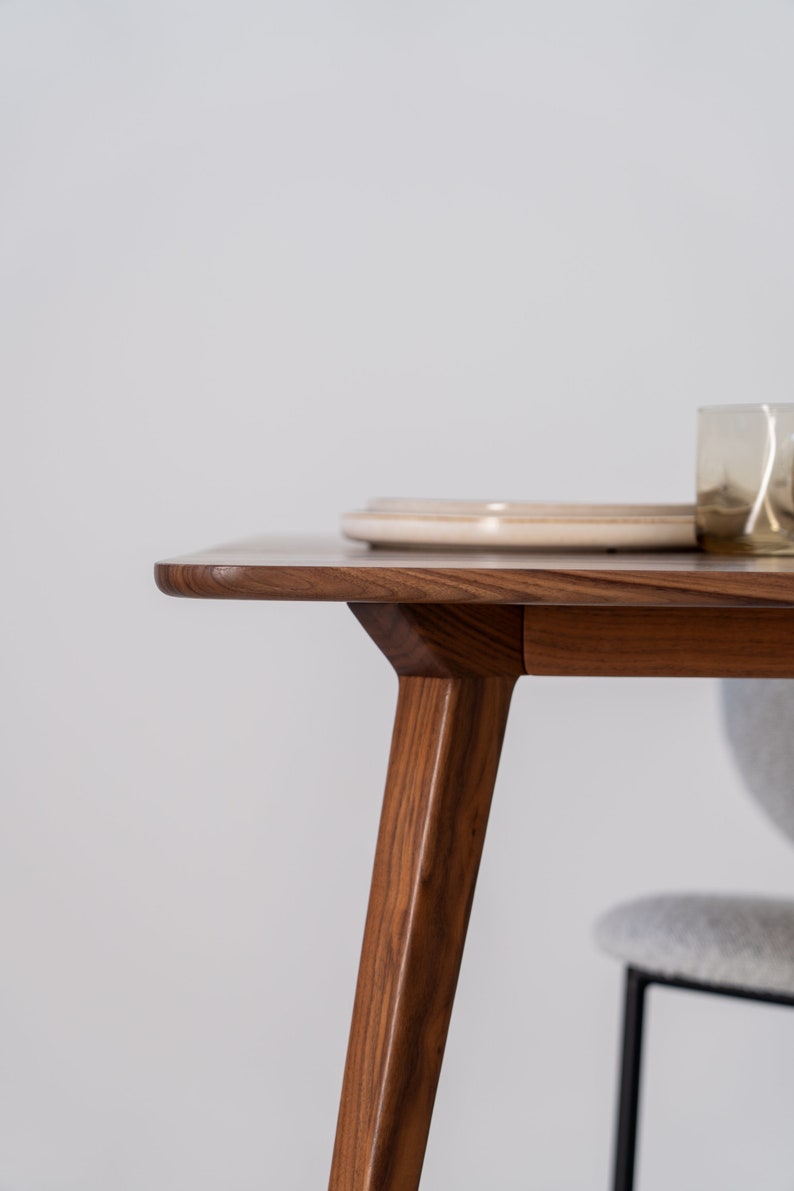 YRKE 180 | Walnut Dining Table - Luxury Furniture by Cozie 