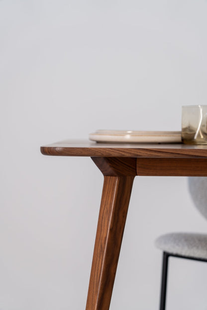 YRKE 180 | Walnut Dining Table - Luxury Furniture by Cozie 